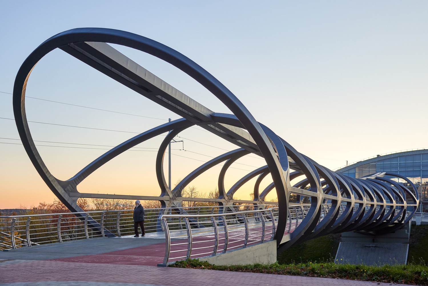 Footbridges': pedestrian infrastructure or urban barrier